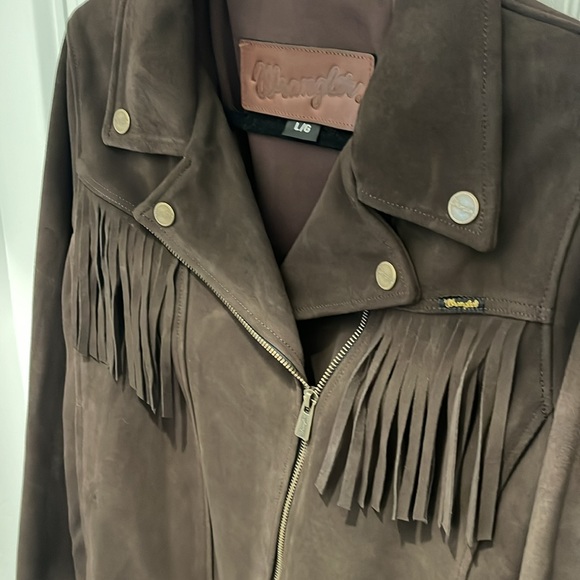 Fits like a med to large. - New Wrangler Fringe Sueded leather jacket - Picture 7 of 9